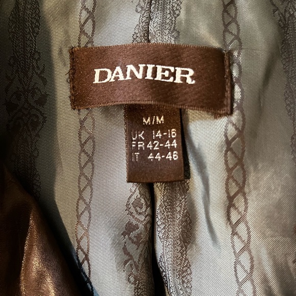 Women’s medium Danier brown leather jacket. - Picture 5 of 6